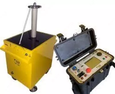 СКАТ-100Ц — аппарат испытания диэлектриков цифровой (измерительный блок в кейсе, высоковольтный блок 100 кВ в металлическом корпусе)