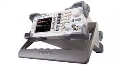 DSG836 — генератор сигналов высокочастотный