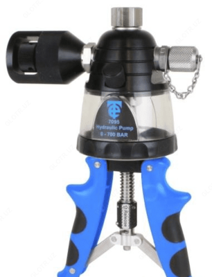 TE7095 — комплект гидравлического насоса (0 – 700бар) со шлангами, фурнитурой, сумкой