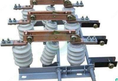 Разъединитель линейный РЛК-1а-10 IV/630 УХЛ1 с КМЧ