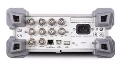 DSG821 — генератор радиосигналов высокочастотный