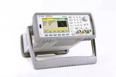 33520B — генератор сигналов Trueform, 30 МГц, 2 канала