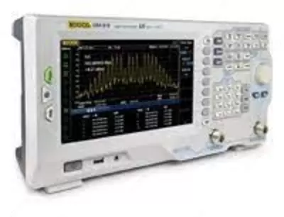 DSA815-TG — анализатор спектра с трекинг-генератором