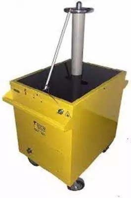 СКАТ-100Ц — аппарат испытания диэлектриков цифровой (измерительный блок в кейсе, высоковольтный блок 100 кВ в металлическом корпусе)