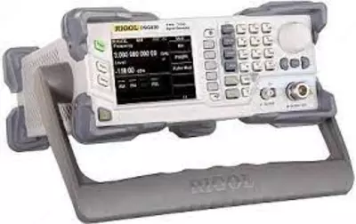 DSG836A — генератор сигналов высокочастотный